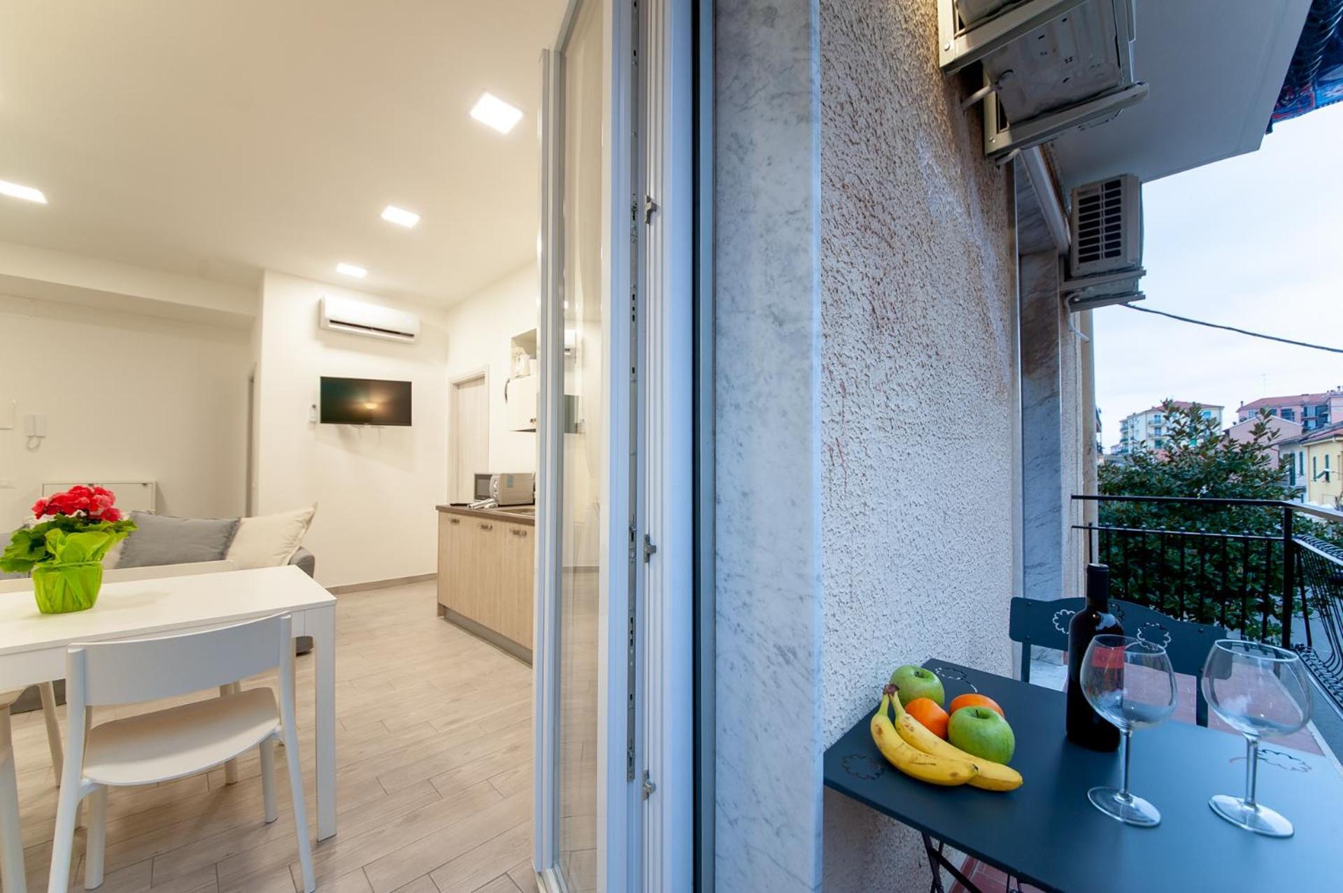 Ines Rivieraholiday Albenga Exterior photo